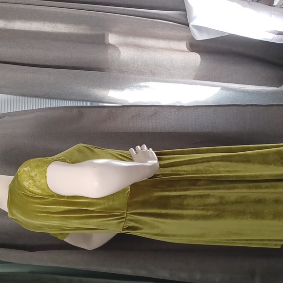 Zeagoo Olive Green Velvet Midi dress - Picture 3 of 6